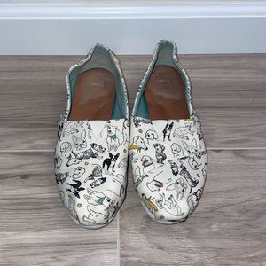 Toms - dog pattern